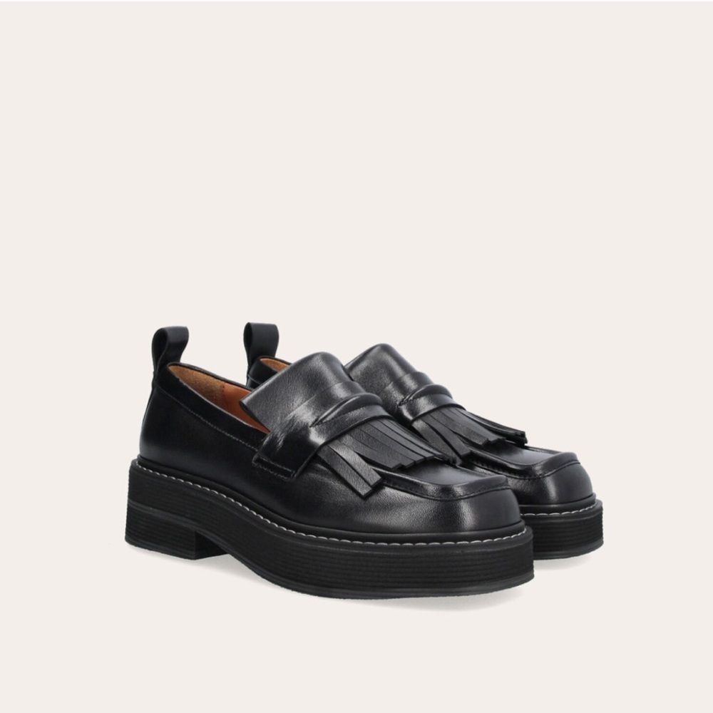 NWOT BILLI BI LOAFERS. 8.5/39